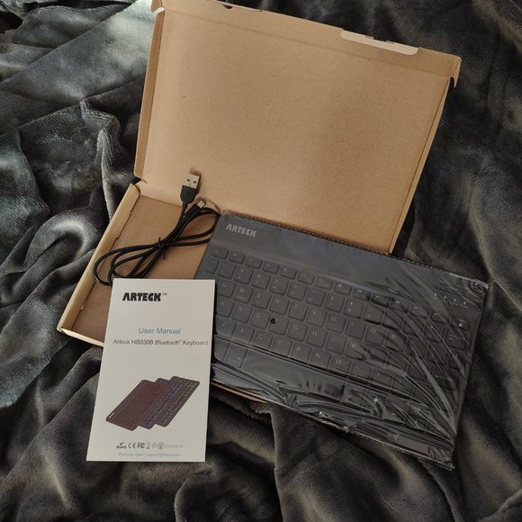 Arteck Slim Portable Wireless Keyboard - Picture 1 of 5